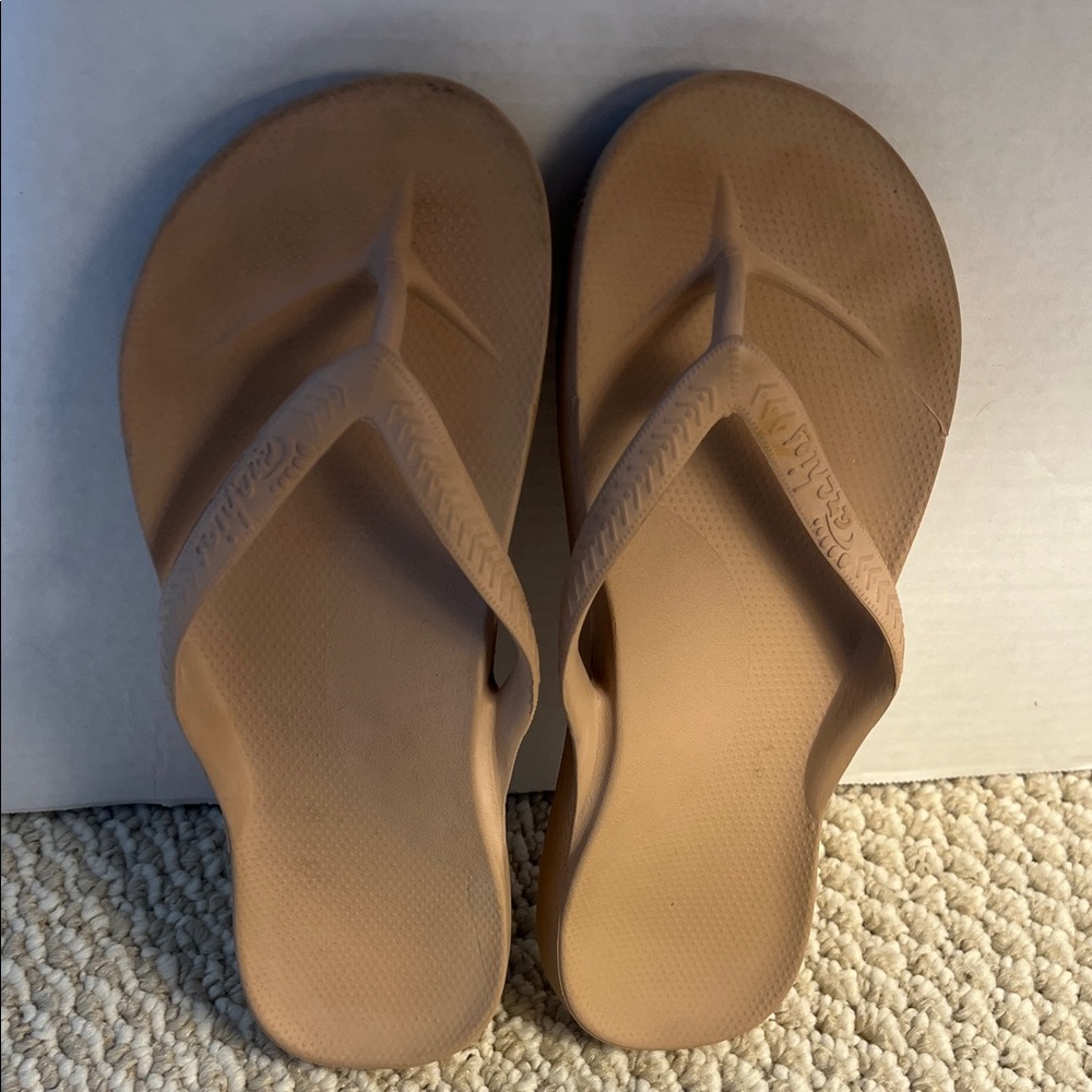 ARCHIE’S Sandals